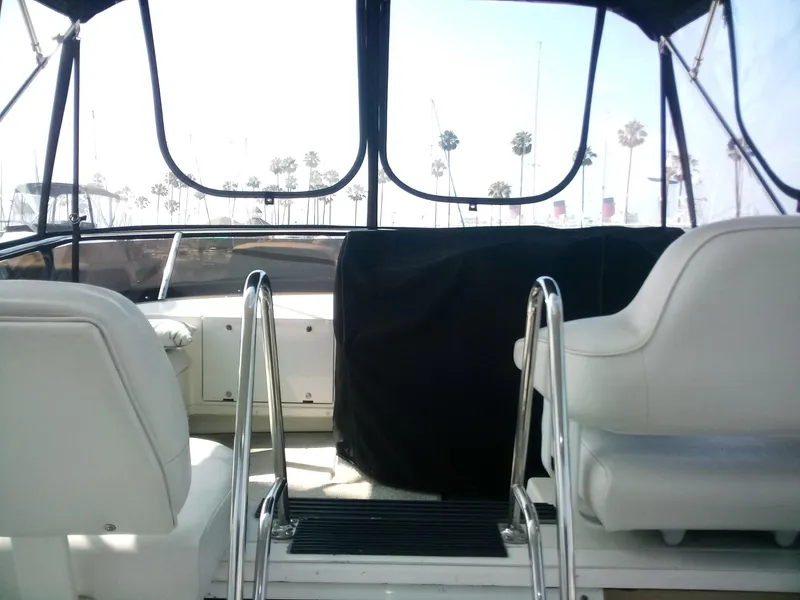 1995 Carver 325 Aft Cabin Motor Yacht