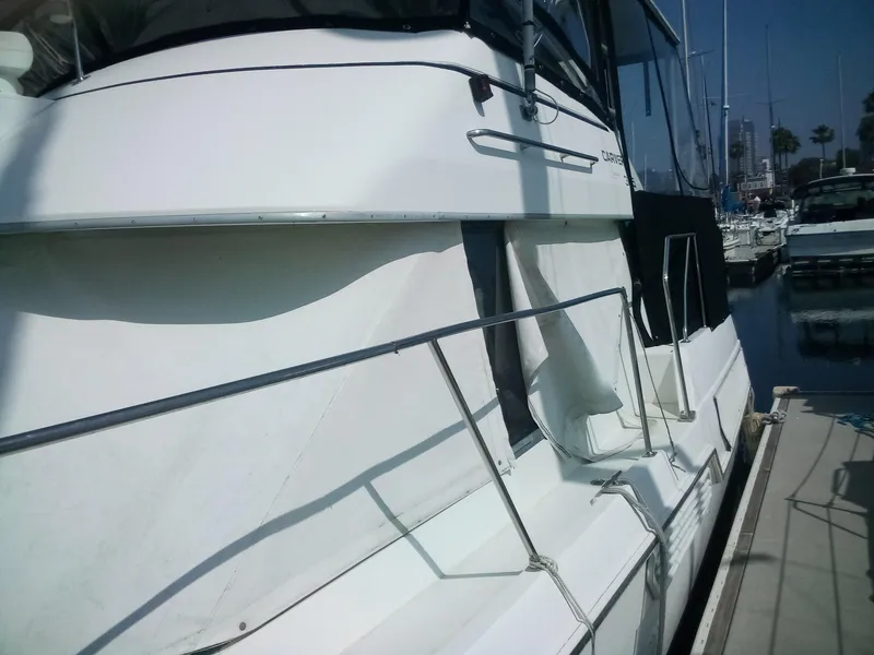 1995 Carver 325 Aft Cabin Motor Yacht