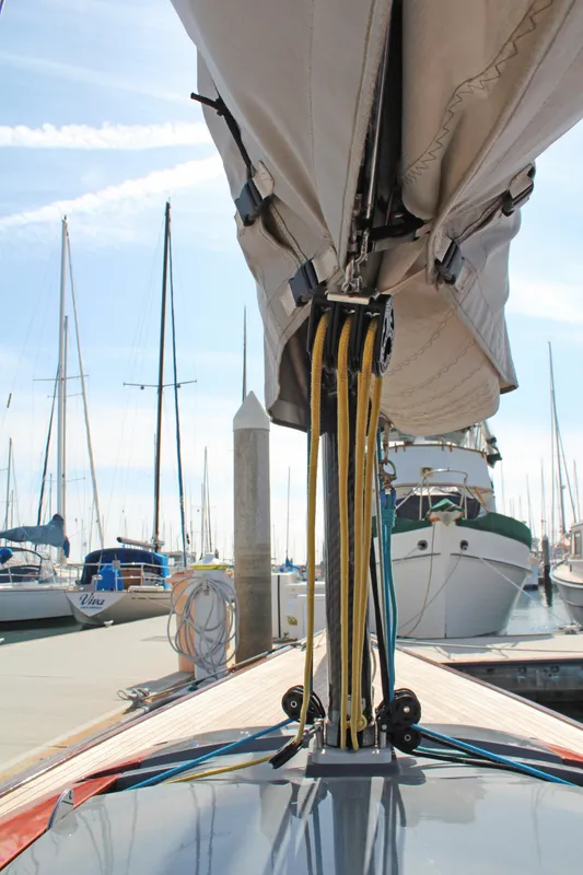 Lower mast