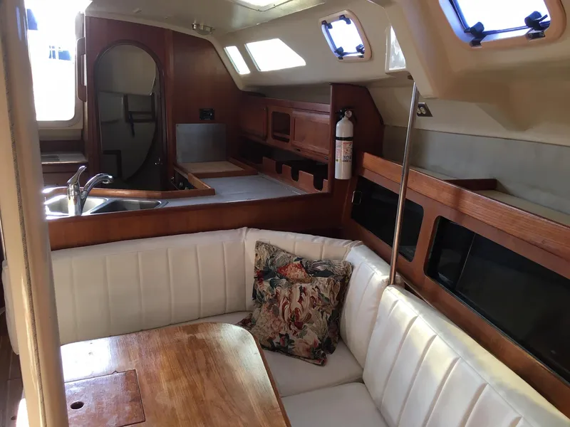 1990 Hunter 35.5