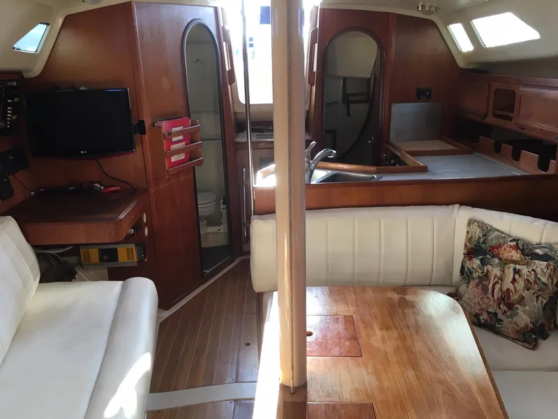 1990 Hunter 35.5