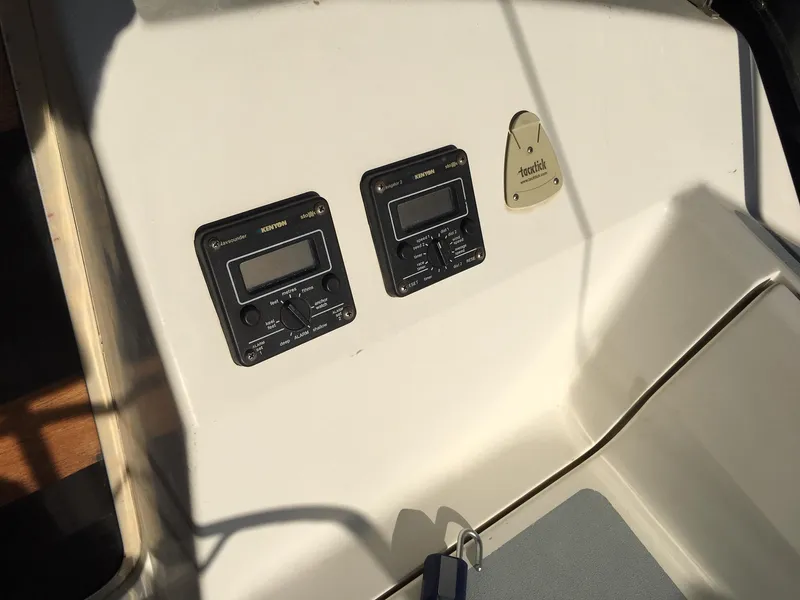 1990 Hunter 35.5