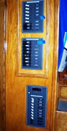 1989 World Marine Monk Custom Cutter