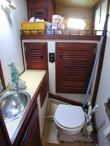 1976 Islander Freeport