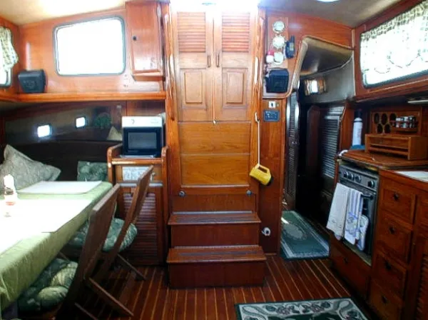Salon Looking Aft