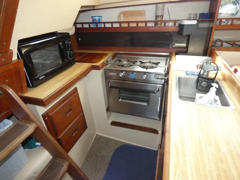 1982 Catalina 30