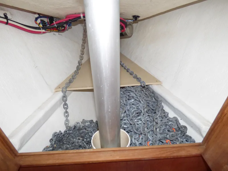 Space for 2 chain lockers