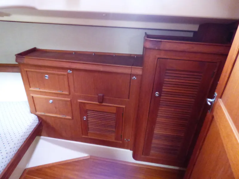 Aft cabin cabinets