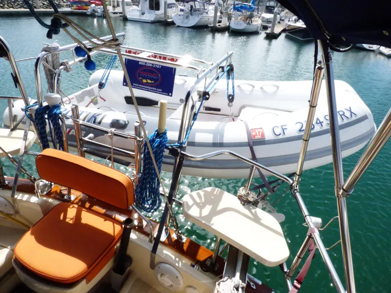 Helm seat + davits + dinghy