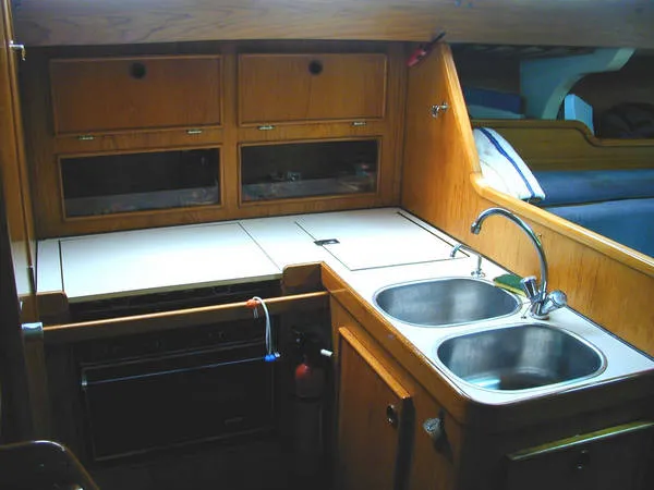 1985 Jeanneau Sun Shine 38