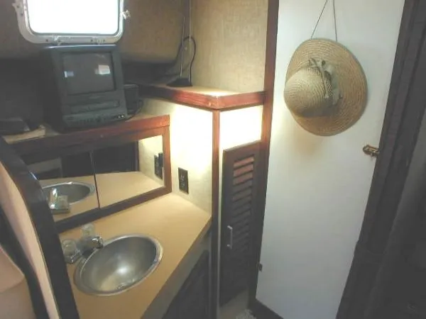 Sink in Fwd Stateroom