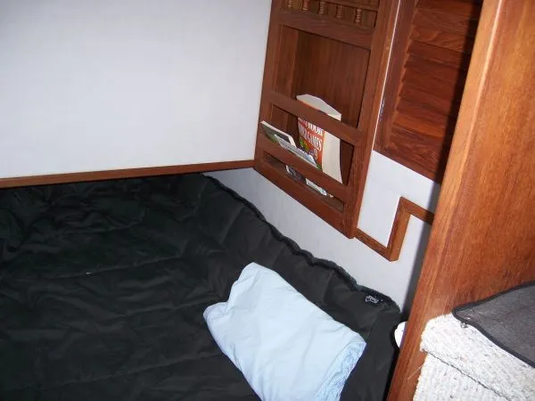 Mid-Cabin Berth