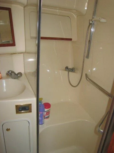 1998 Sea Ray 420 Aft Cabin