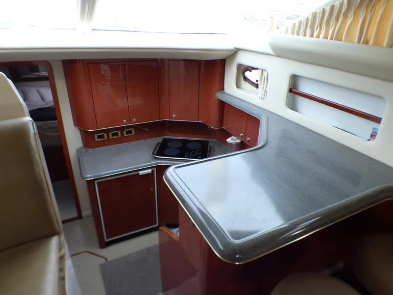 1998 Sea Ray 420 Aft Cabin