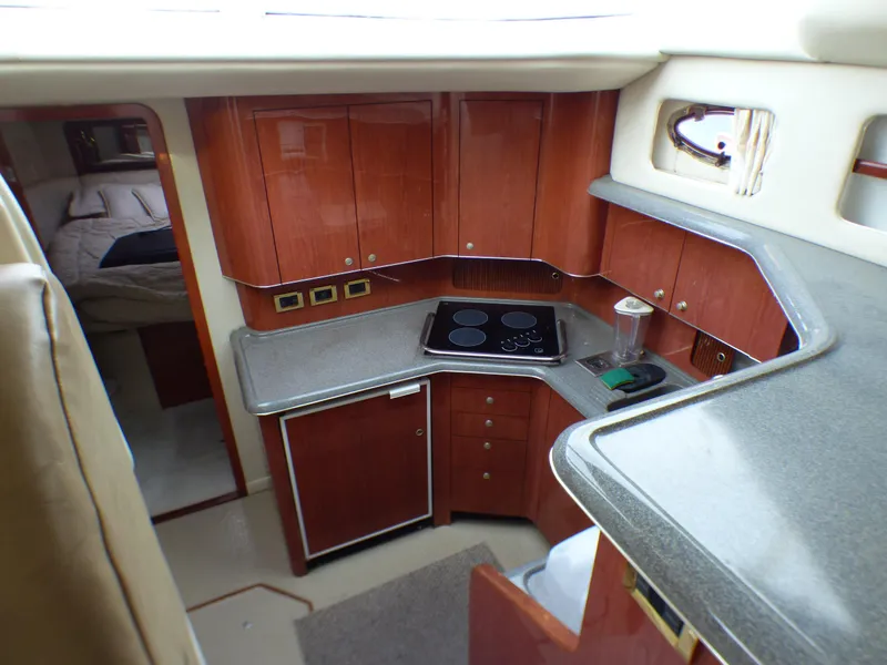 1998 Sea Ray 420 Aft Cabin