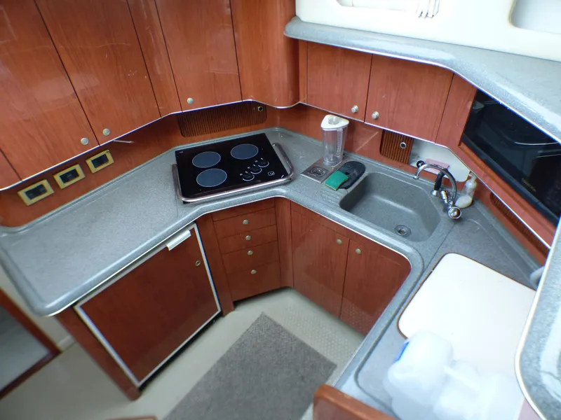 1998 Sea Ray 420 Aft Cabin