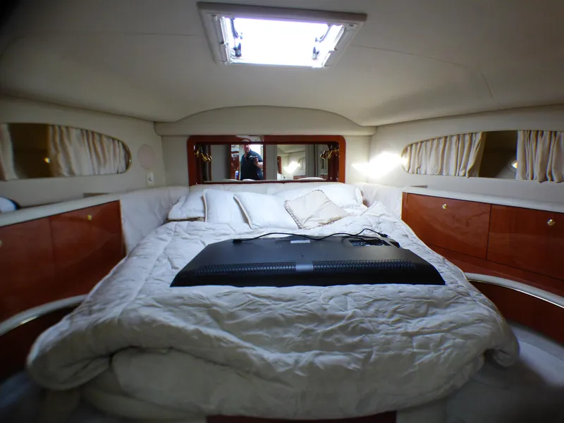 1998 Sea Ray 420 Aft Cabin