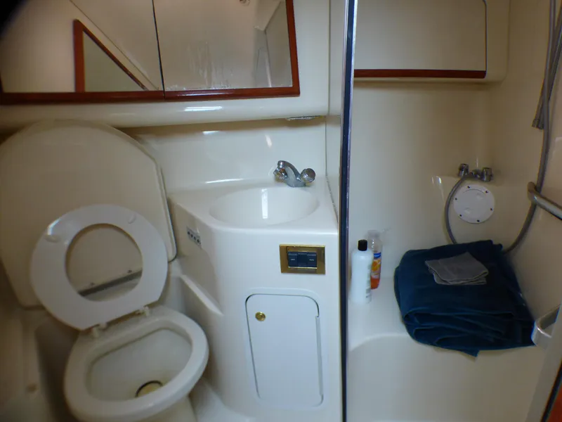 1998 Sea Ray 420 Aft Cabin