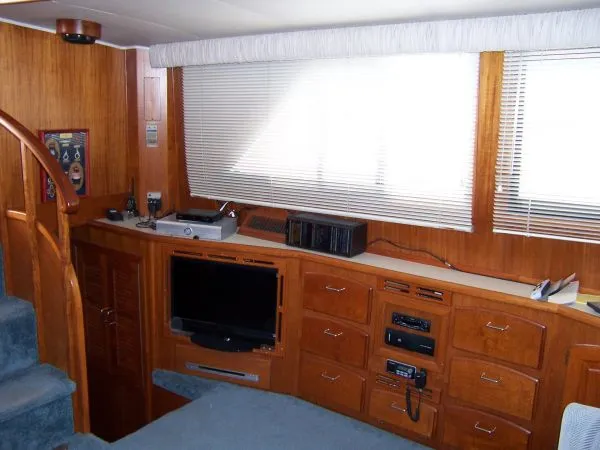 Salon entertainment center to port