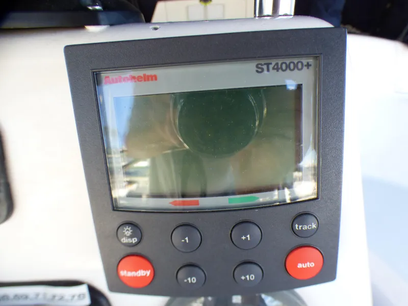 Raytheon ST4000+ autopilot on 1998 Hunter 34.