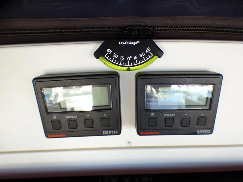 Hunter 34 1998 boat instruments for depth and speed.