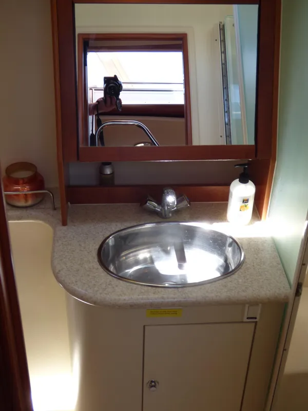 2009 Hunter 49