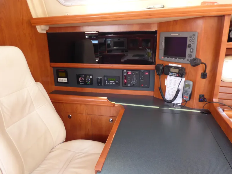 2009 Hunter 49