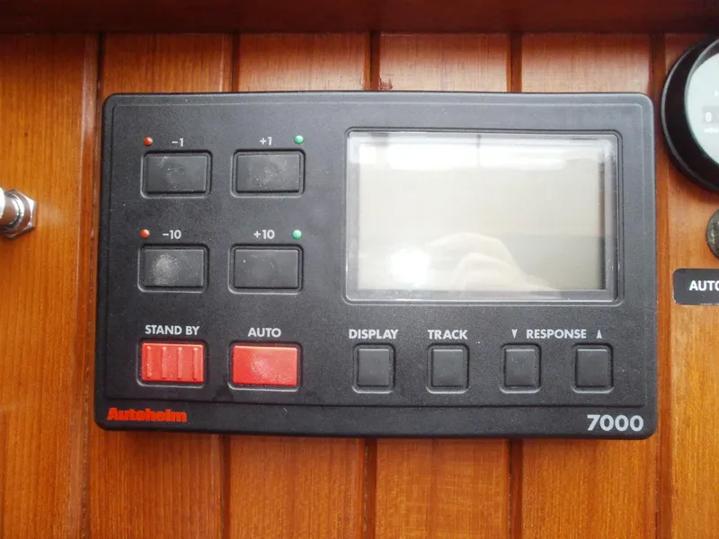 ST 7000 Auto Helm autopilot