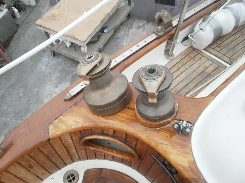 Primary and secondary winches STB