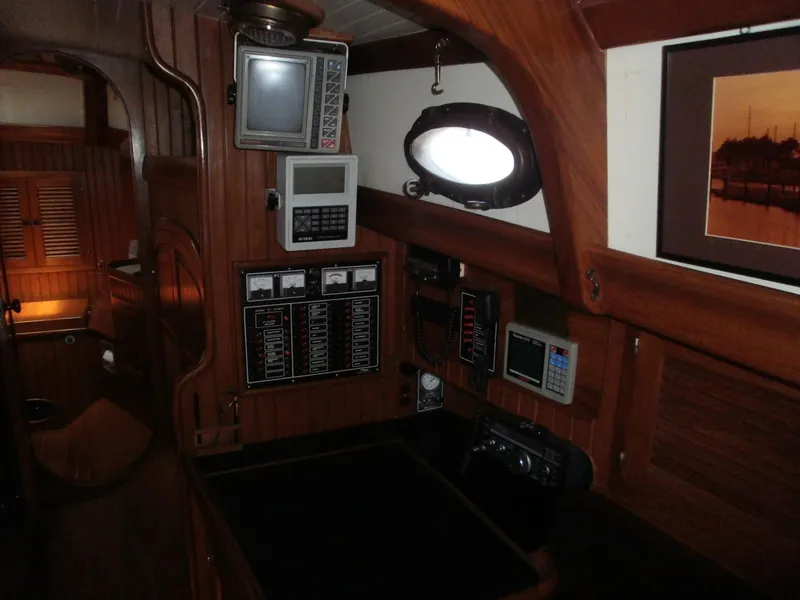 Salon to starboardddd forward