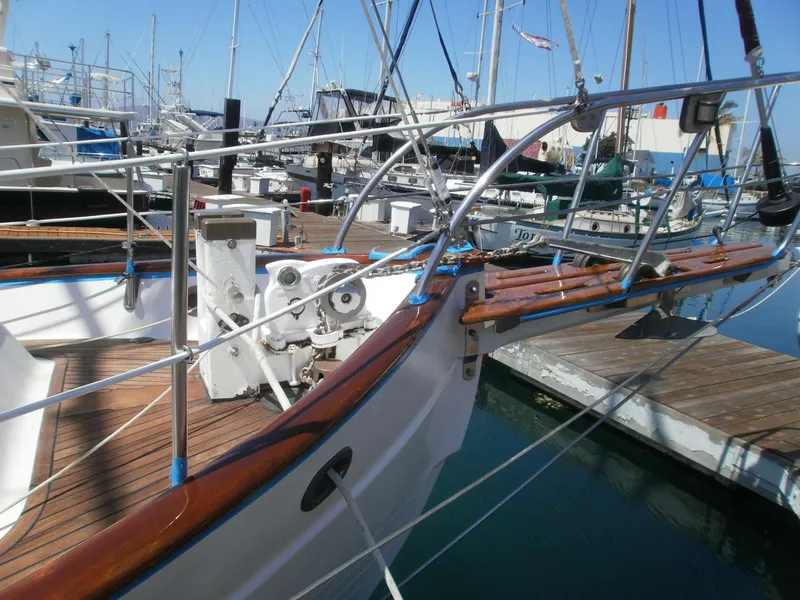 Bow and SL manual windlass