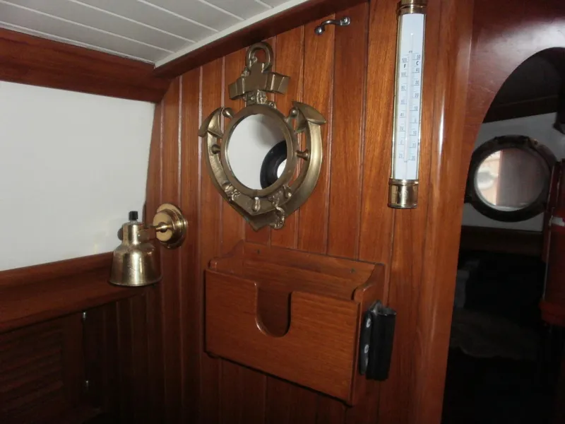 Port side bulkheqd salon