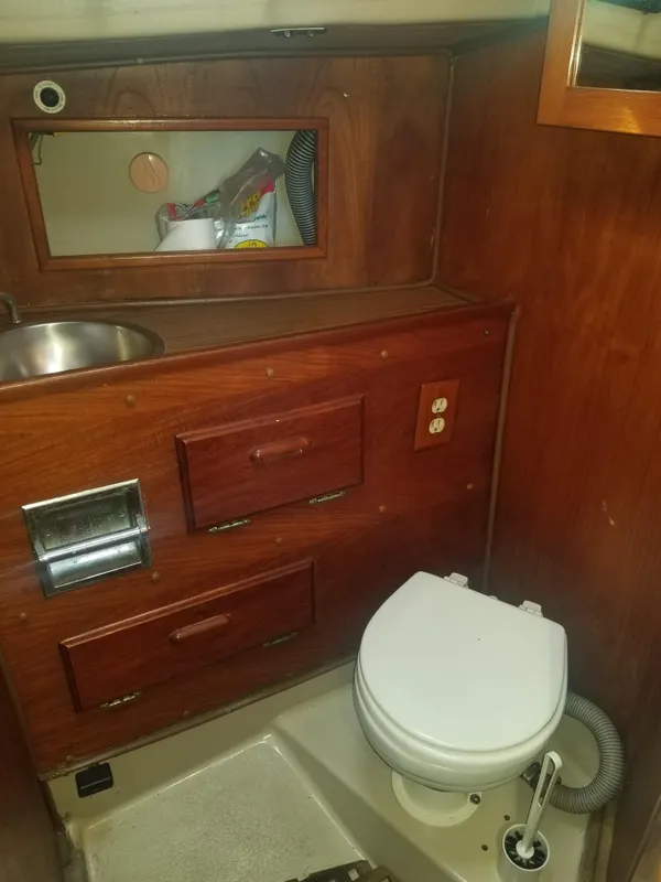 Electric Toilet in Head