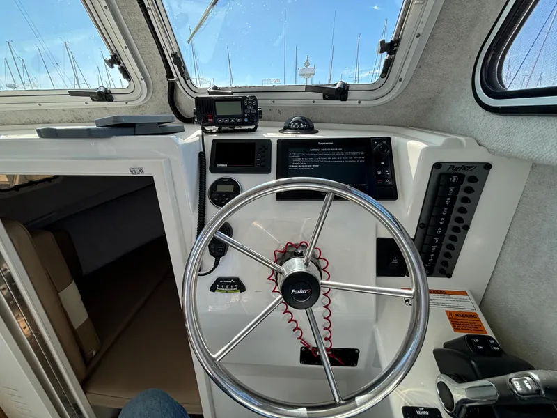 2017 Parker 2530 Extended Cabin