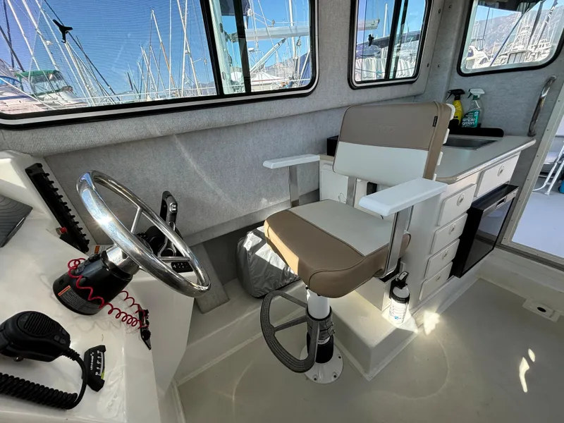 2017 Parker 2530 Extended Cabin