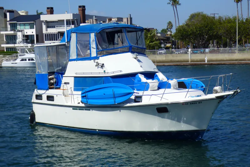 1985 Carver 3607 Aft Cabin Motor Yacht