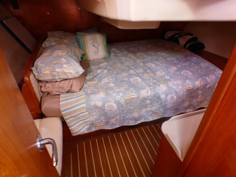 Master stateroom queen bed