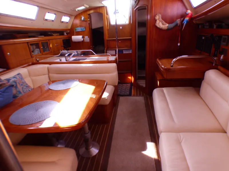 Full salon looking aft
