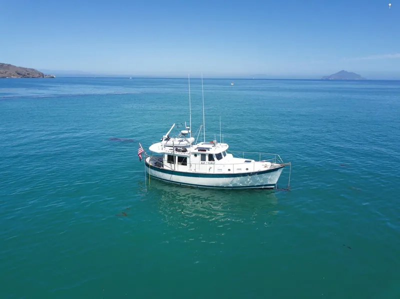 LAGOM at anchor