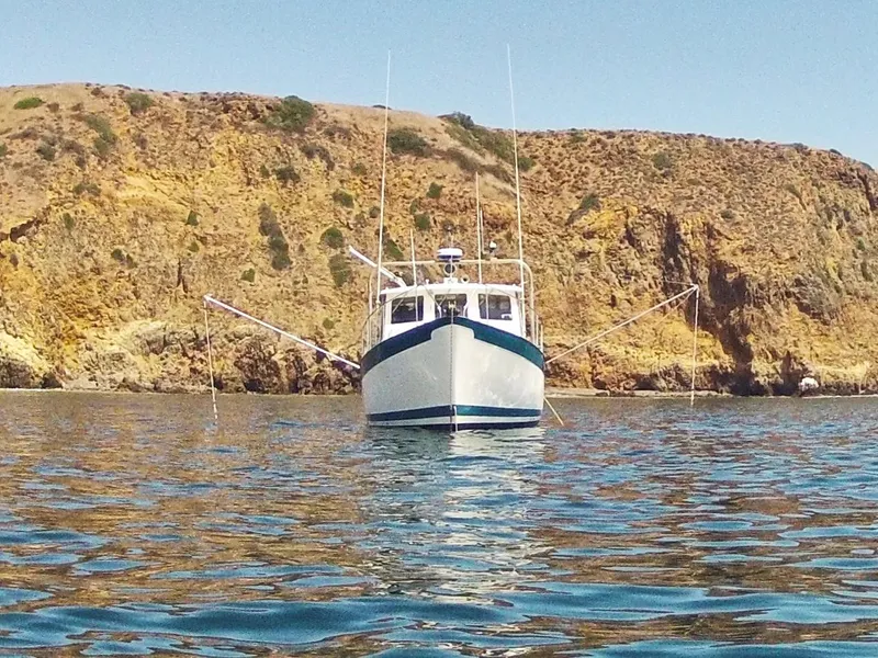 LAGOM at anchor
