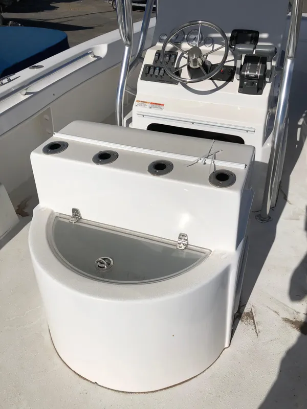 2018 Twin Vee 225 Ocean Cat