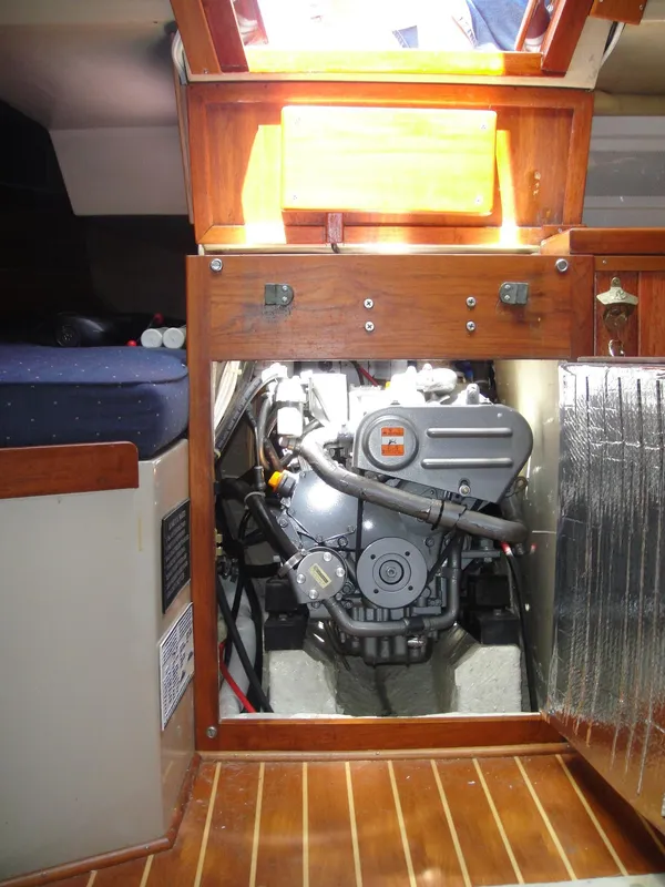 FRONT ACCESS TO ENGINE