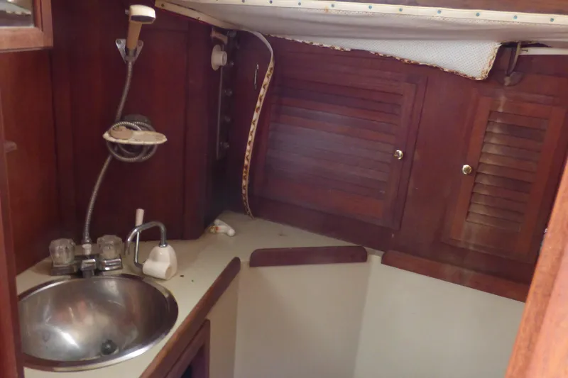 1973 Islander 36 Sloop
