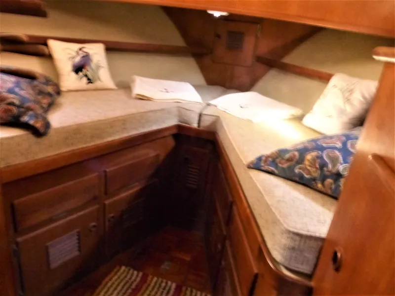 Forward V-Berth Cabin