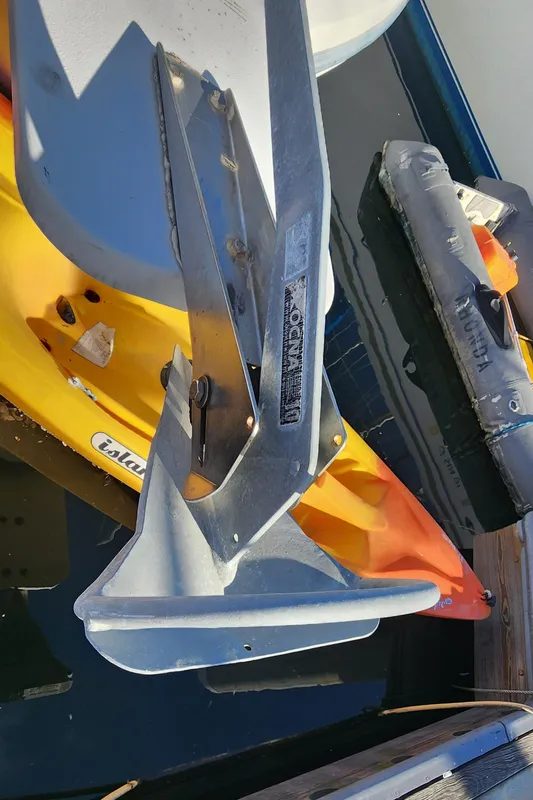 2004 Canaveral 28 Hardtop Dive