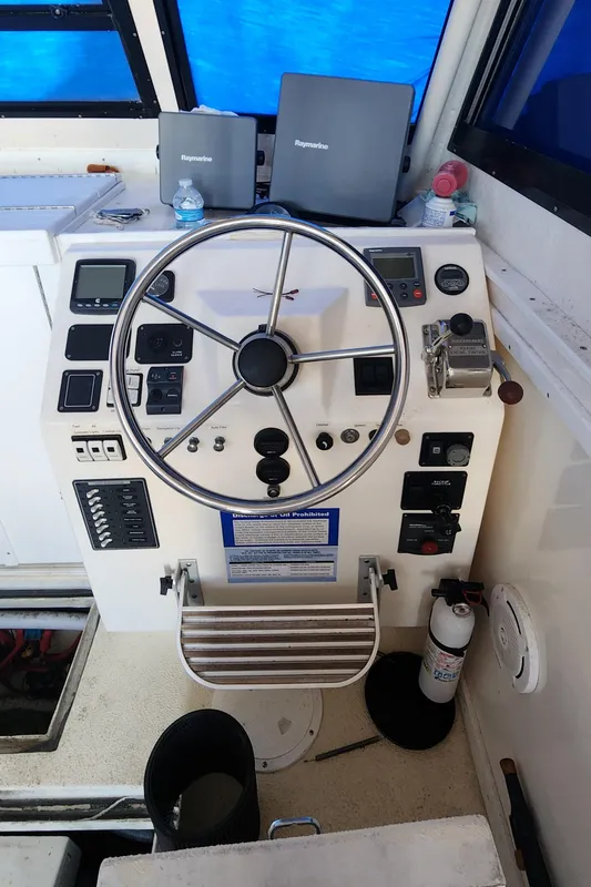 2004 Canaveral 28 Hardtop Dive