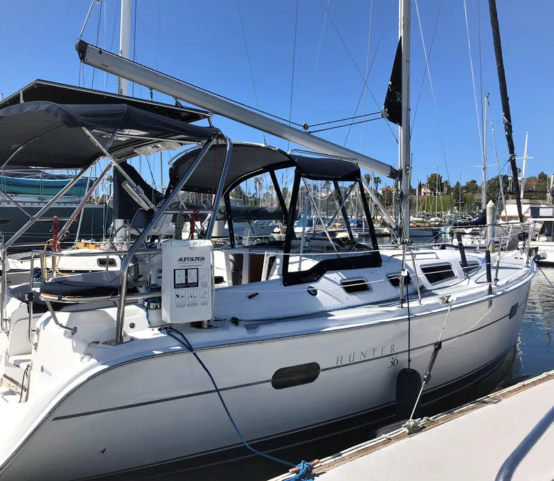 2004 Hunter 36