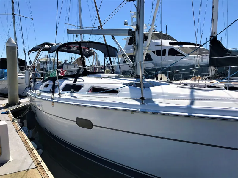 2004 Hunter 36