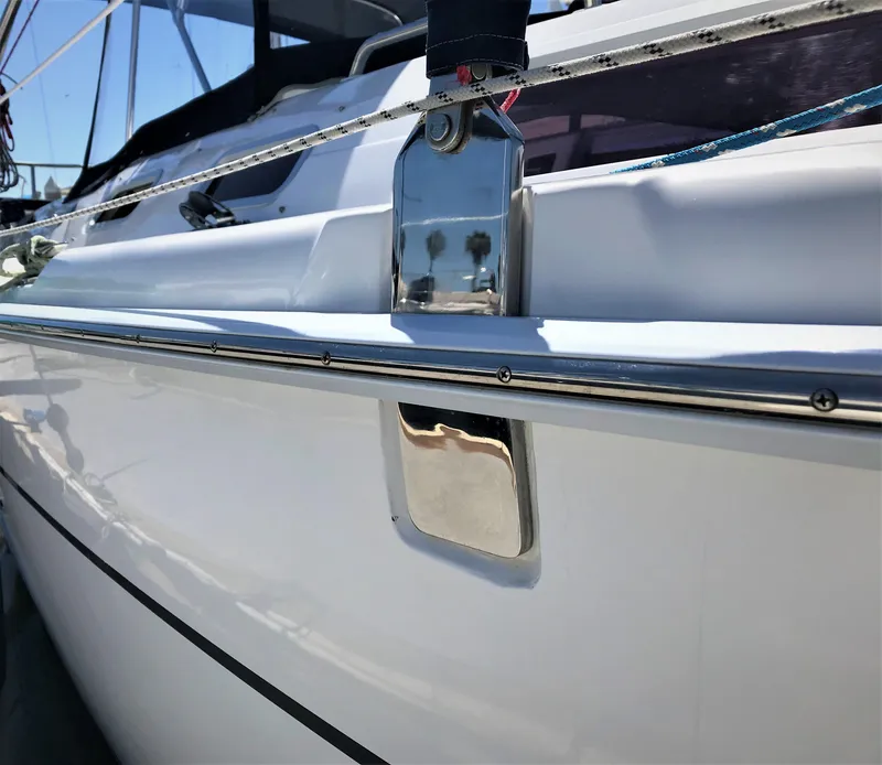 2004 Hunter 36