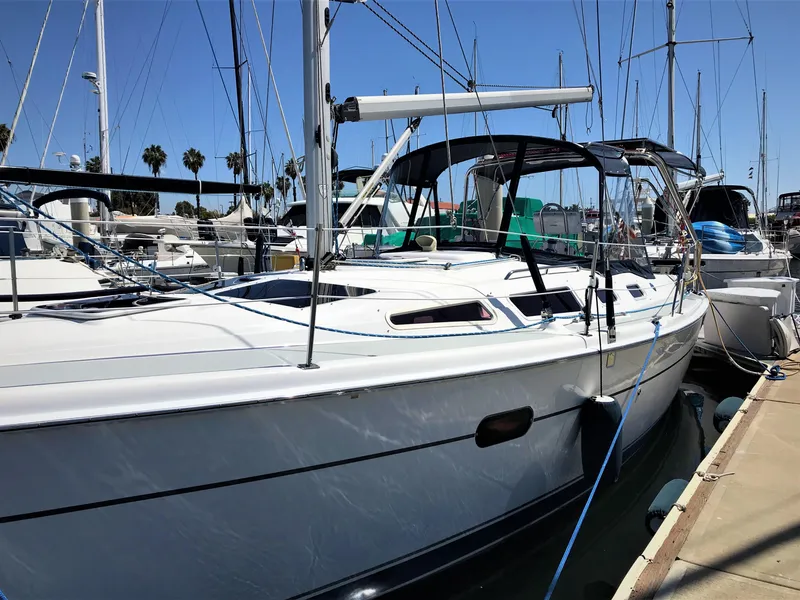 2004 Hunter 36